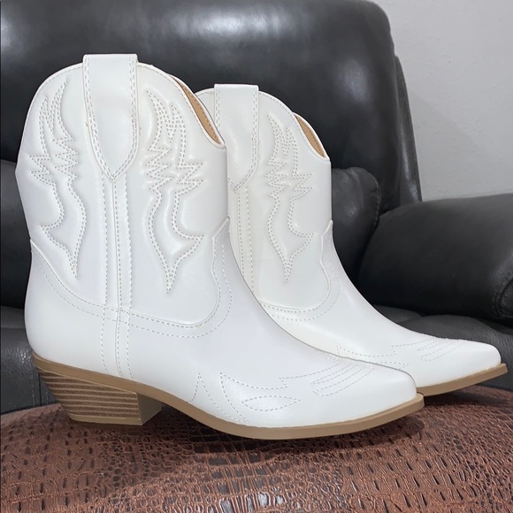 White Sticked Western Ankle Boots Size 8 - Picture 6 of 15